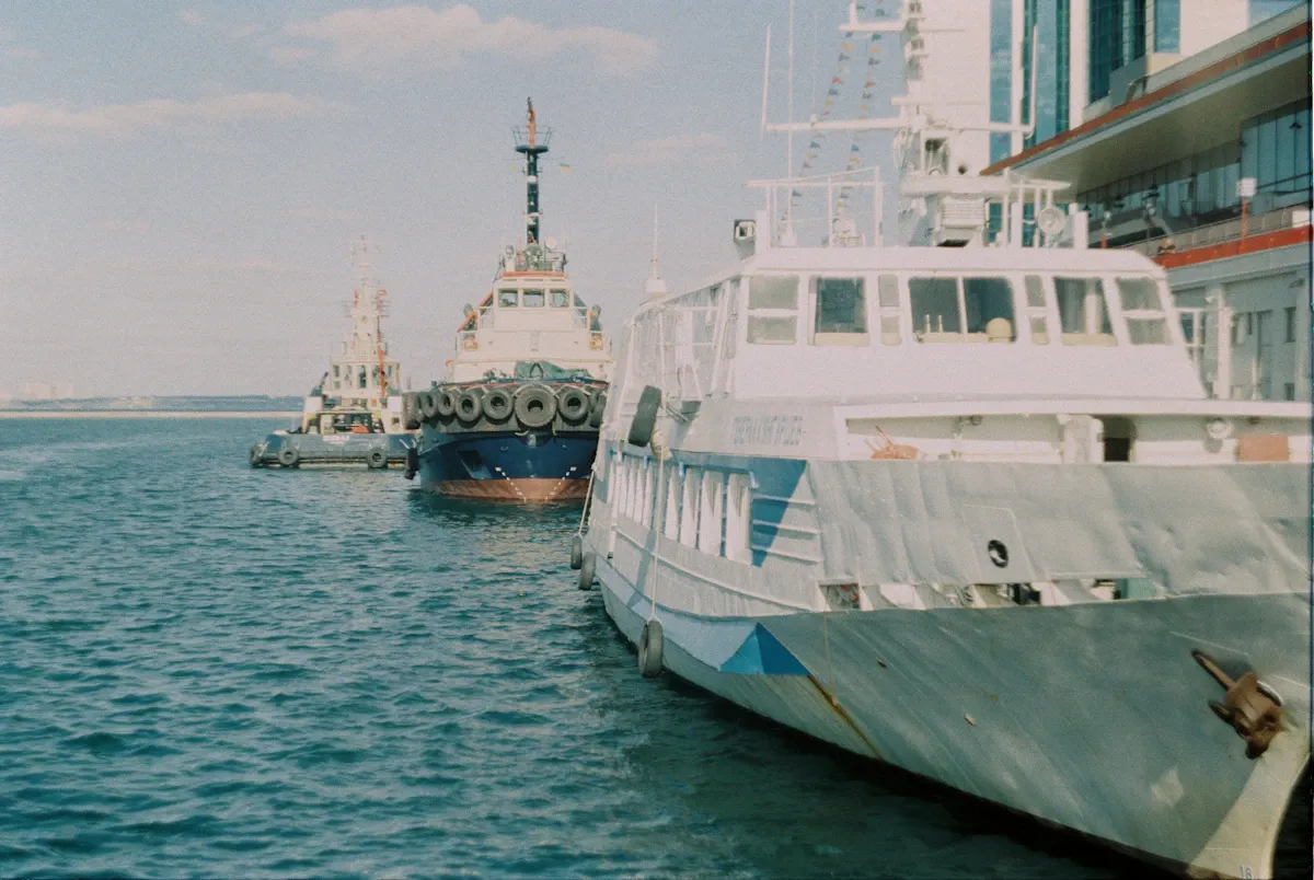 Karadeniz'de NATO Sea Shield 2026 tatbikatına katılan savaş gemileri denizaltı güvenliği sağlıyor.