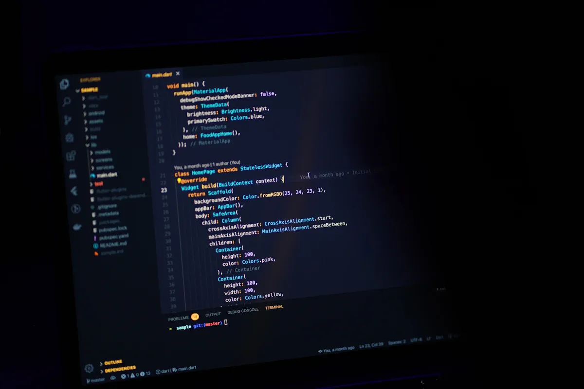 Karanlık temalı kodlama ekranı, yapay zekanın beyin yorgunluğuna etkisini simgeliyor.